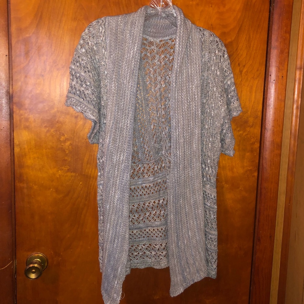 Chic short-sleeve cardigan!